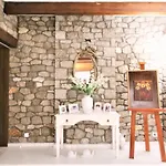 White Diamond Vila Kamena Vourla