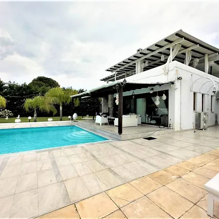 Villa White Diamond Kamena Vourla
