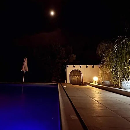 White Diamond With Private Pool For Group Up To 12 Villa