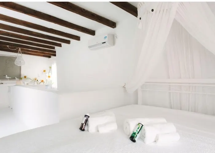 White Diamond Kamena Vourla